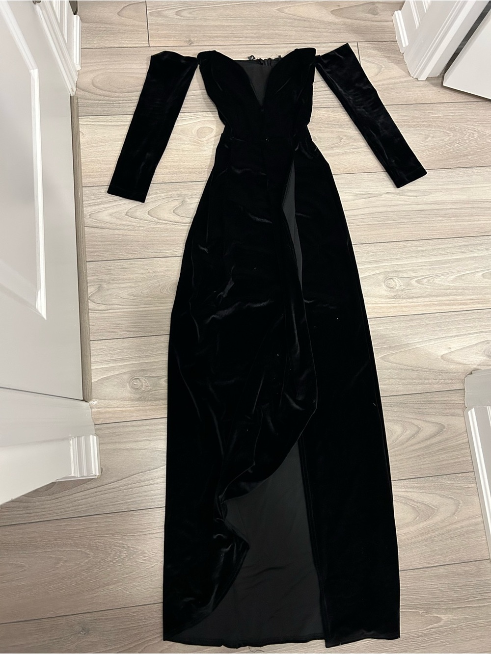 Halloween costume Black Velvet Maxi Dress with Long Sleeves